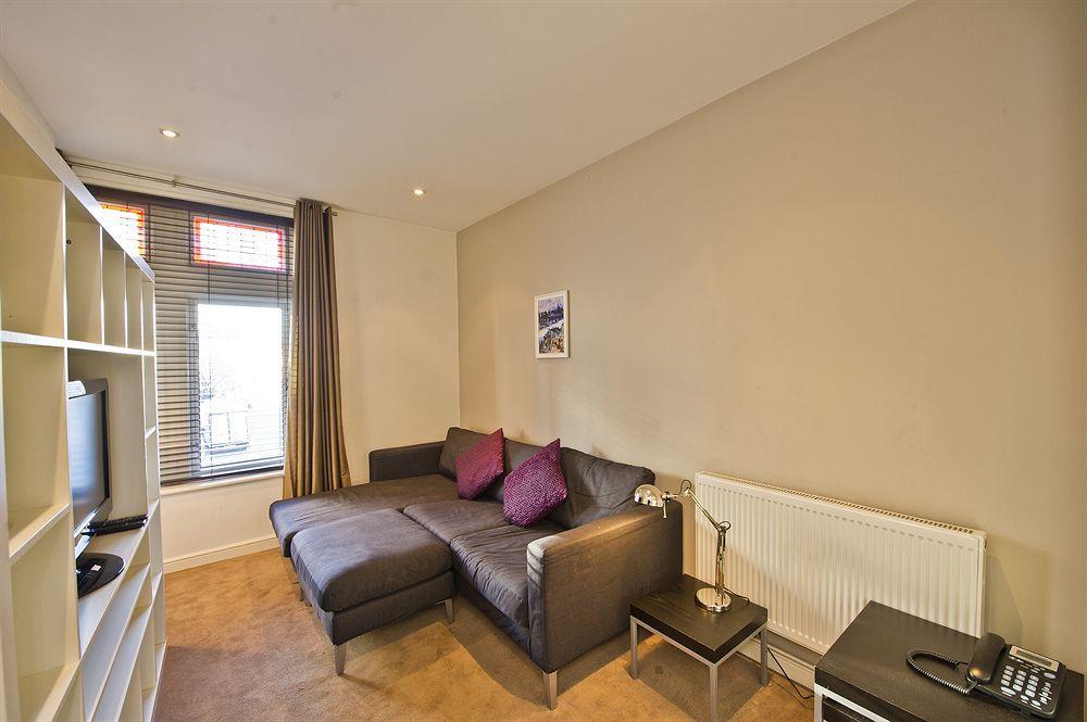 Native Fulham Apartment London Bagian luar foto