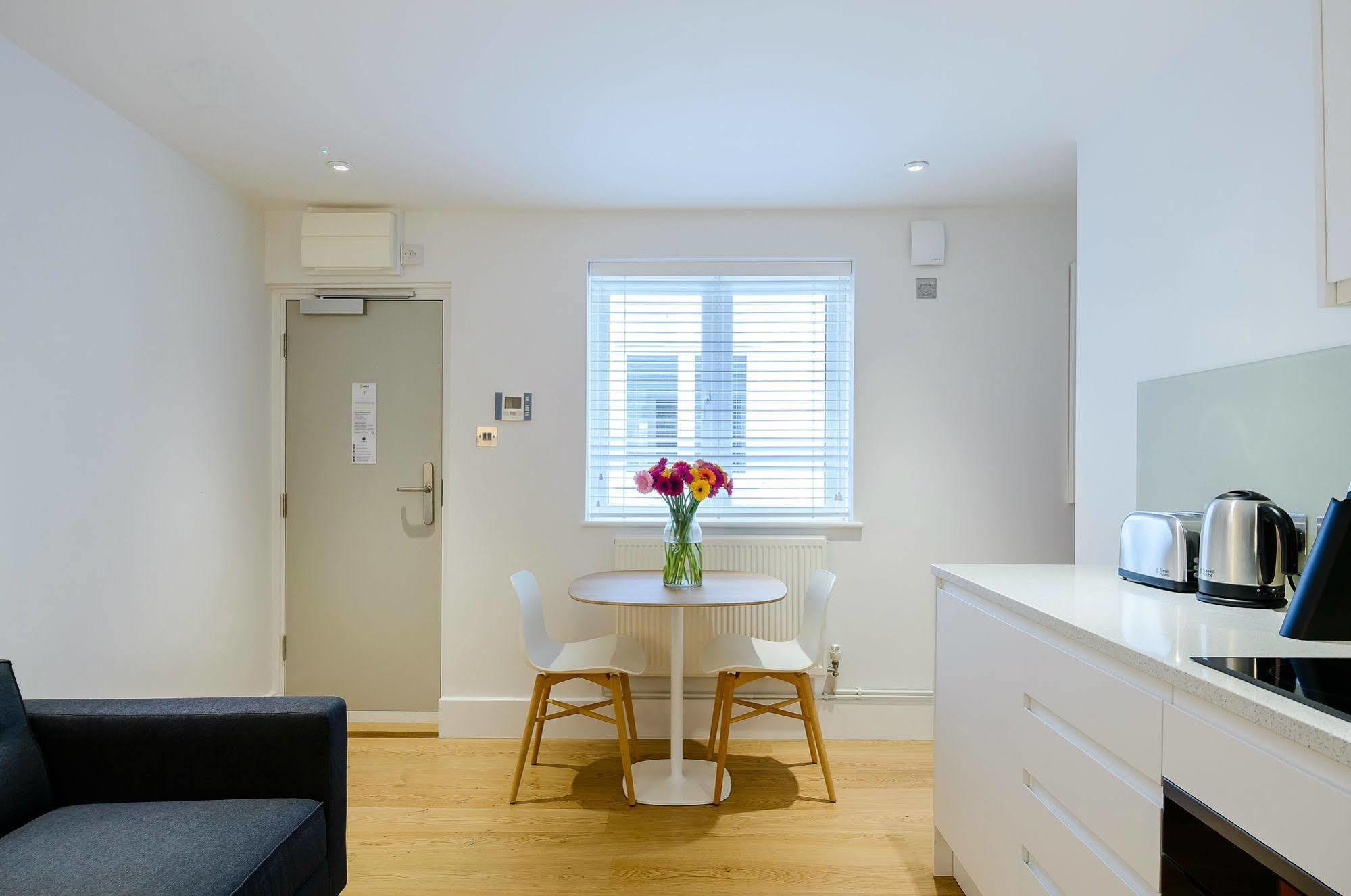 Native Fulham Apartment London Bagian luar foto